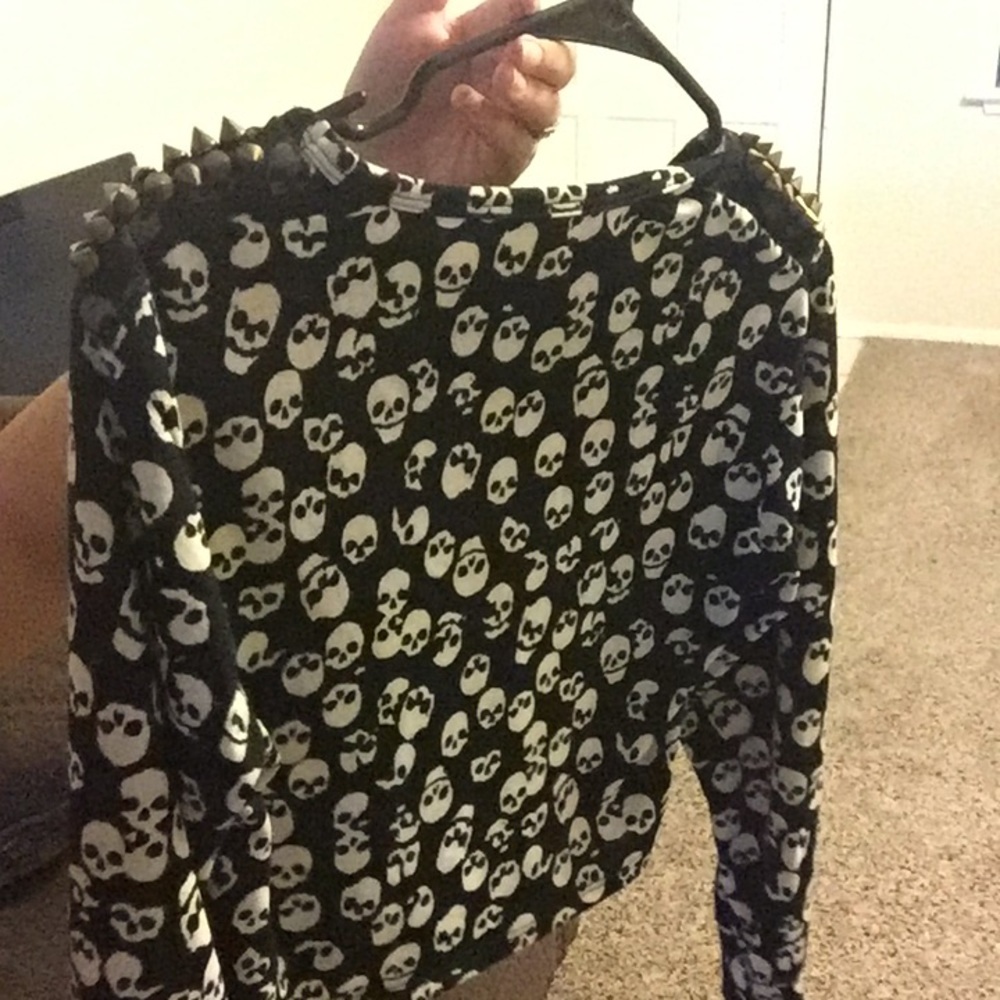 Crop top skull shirt